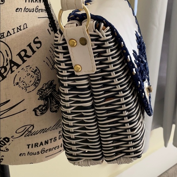 Vintage 60s White and Navy Wicker Shoulder Bag - Picture 5 of 8